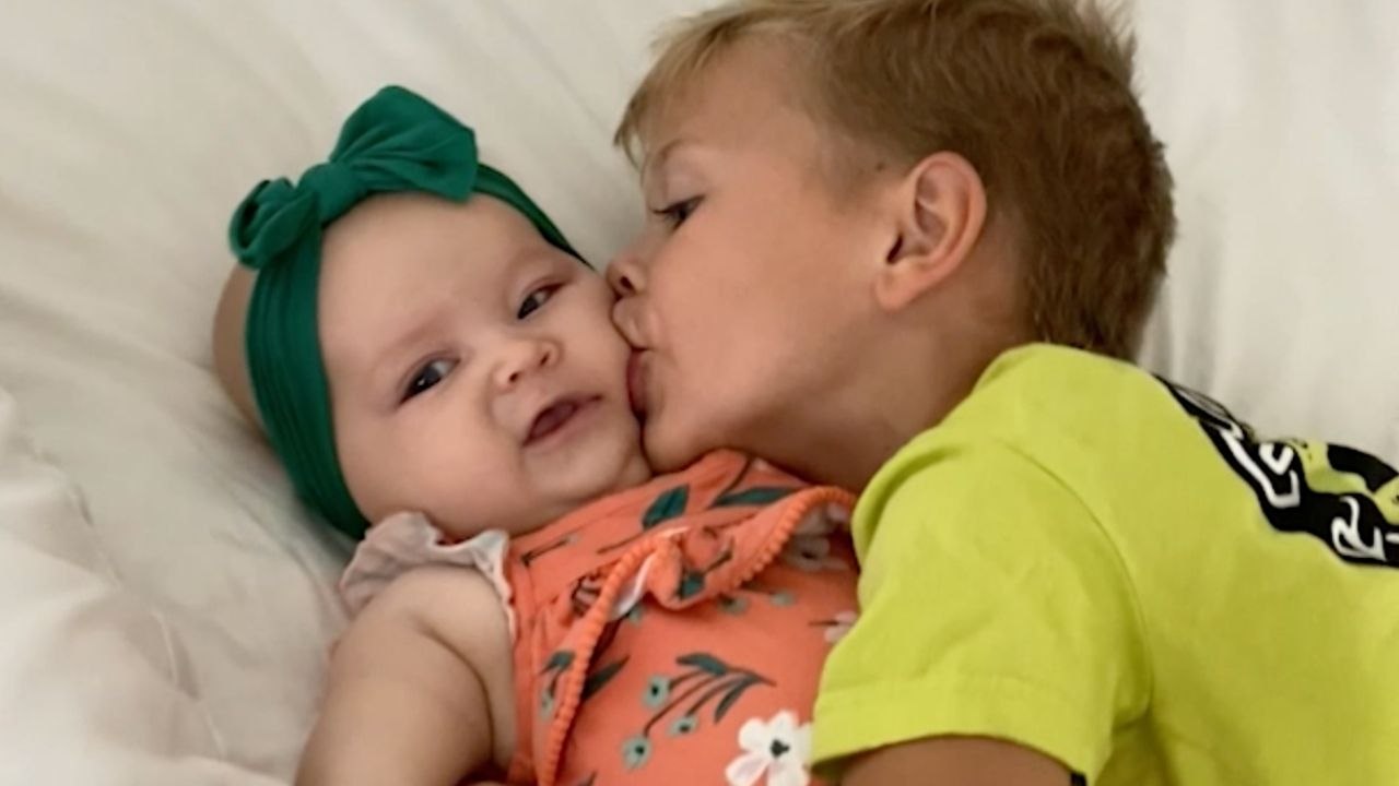 Brother Hugs Baby Sister Every Time She Wakes Up | Happily TV