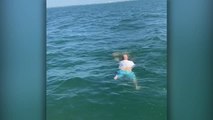 Dad Dives Into Sea To Rescue Tangled Loggerhead Turtle | Happily TV