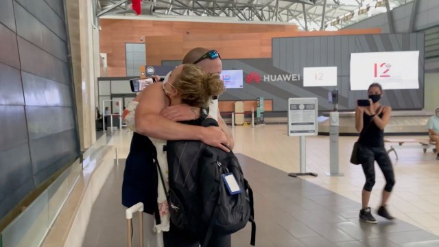 Biological Siblings Meet For Very First Time After Pandemic Delay | Happily TV