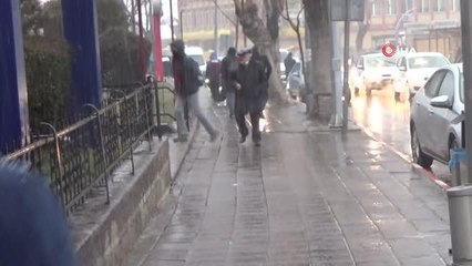 Afyonkarahisar'da kar yağışı başladı