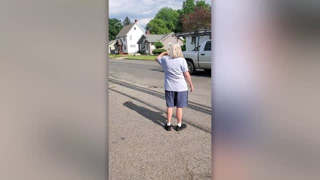 Man Climbs Into Storm Drain Rescuing Trapped Ducklings | Happily TV