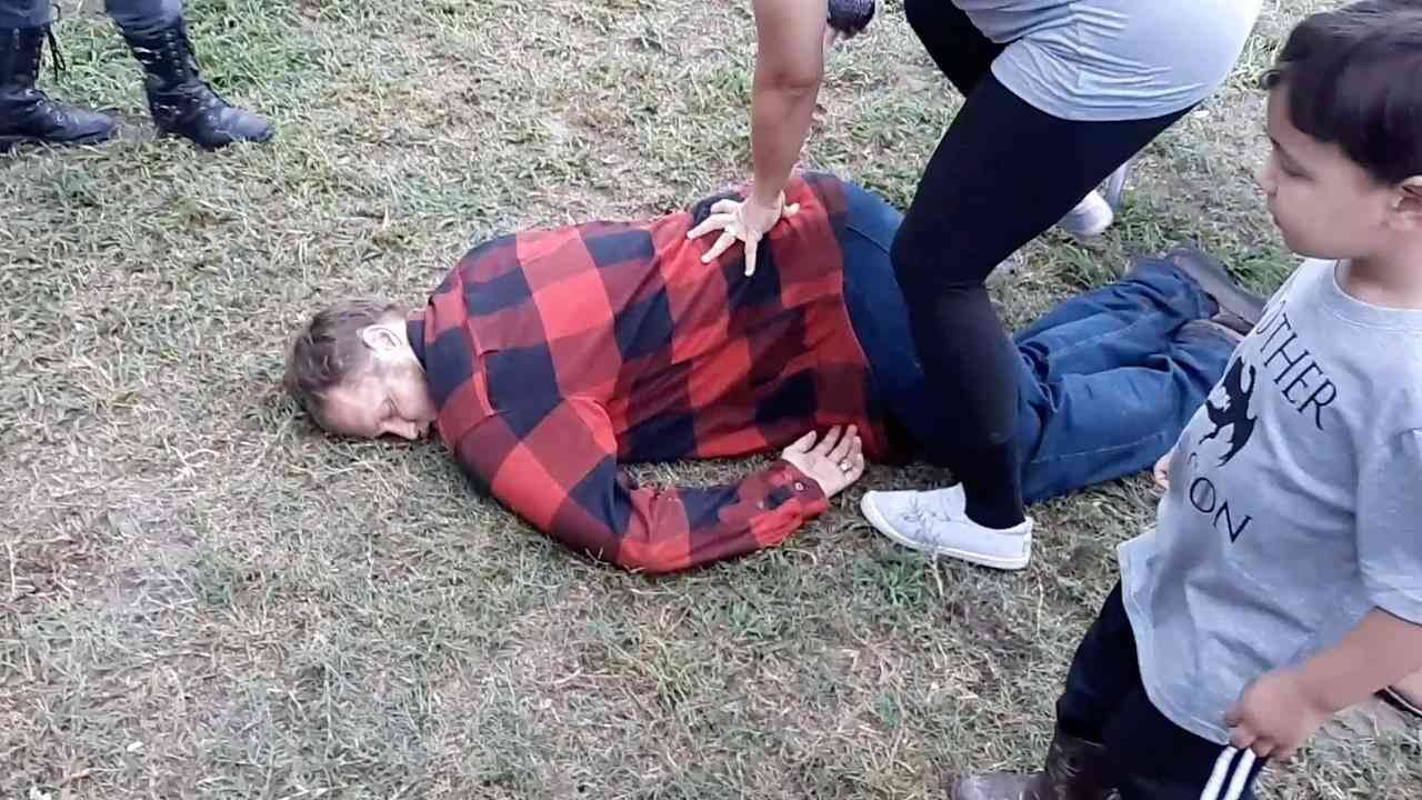 Game Of Thrones Fan Dad Faints At Dragon Egg Gender Reveal | Happily TV