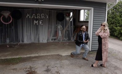 Gender Reveal Turns Into Marriage Proposal | Happily TV