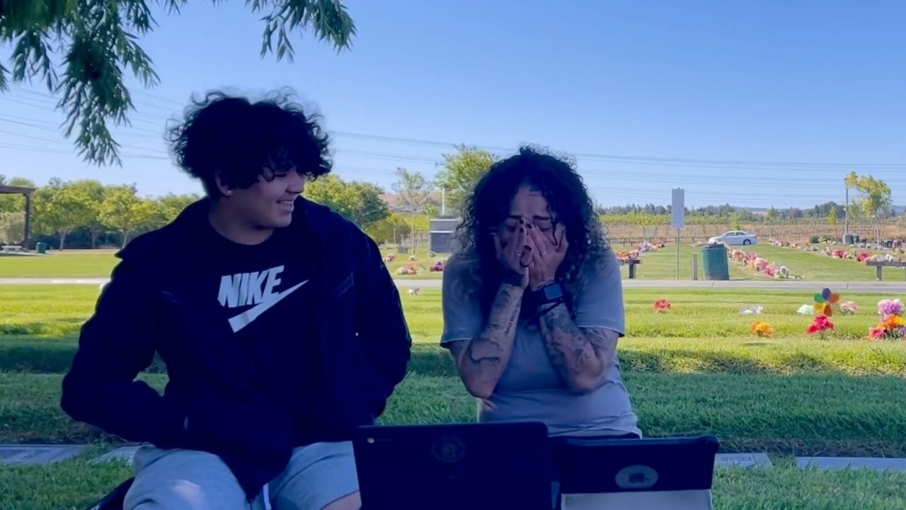 Single Mom Cries With Joy As She Discovers She's Been Accepted Into Dream College | Happily TV