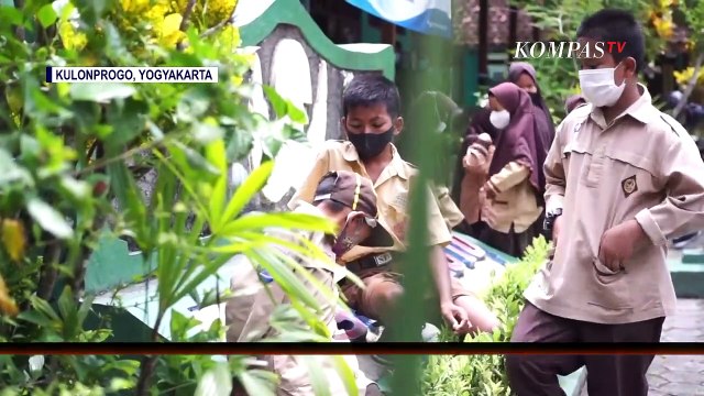Tak Pernah Patah Semangat, Anak 8 Tahun Ini Berjuang Seorang Diri Rawat Ibunya yang Lumpuh