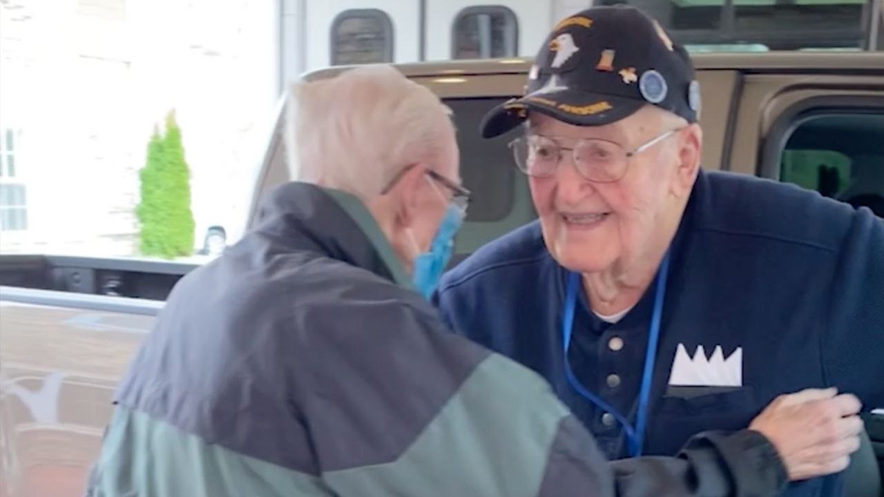 Brothers In Nineties Finally Reunited After Year Apart | Happily TV