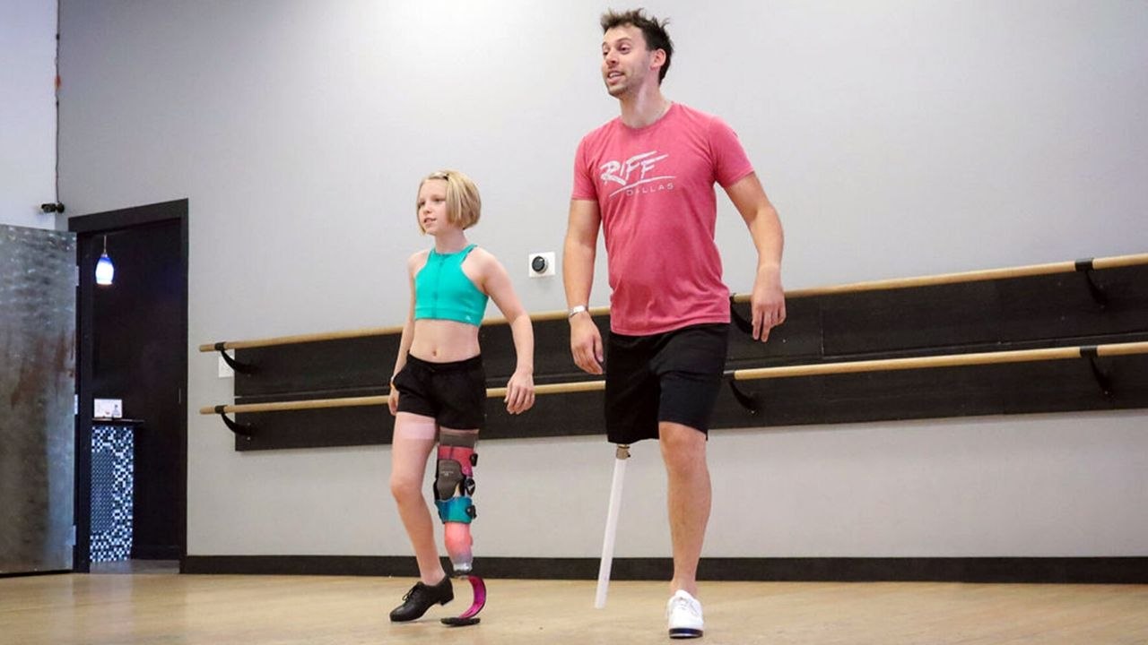 One Legged Dancer Surprised By One Legged Dancing Idol | Happily TV