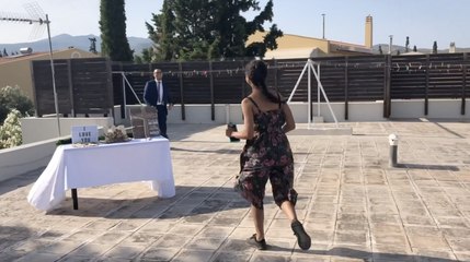 Dedicated Boyfriend Makes 5,500 Mile Trip To Propose | Happily TV