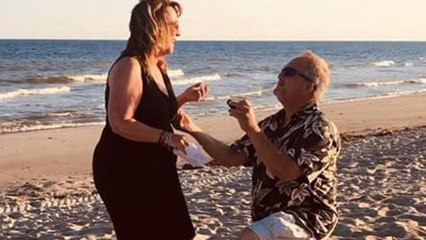 Man Proposes Using Conch Shell Found On Beach | Happily TV