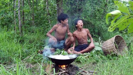 World Cuisine Smart Boy Steal Ostrich Egg And Cooking 12