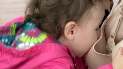 Hungry Toddler Tries To Feed On Bras In Walmart | Happily TV