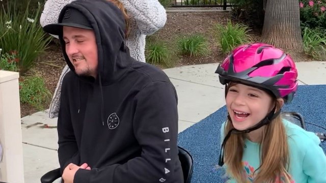 Police Officer Battling Brain Cancer Surprised With 100 Car Birthday Parade | Happily TV