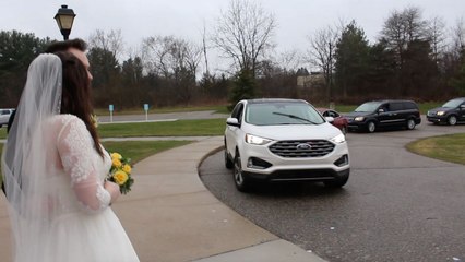 Newlyweds Surprised With 50 Car Parade After Wedding | Happily TV
