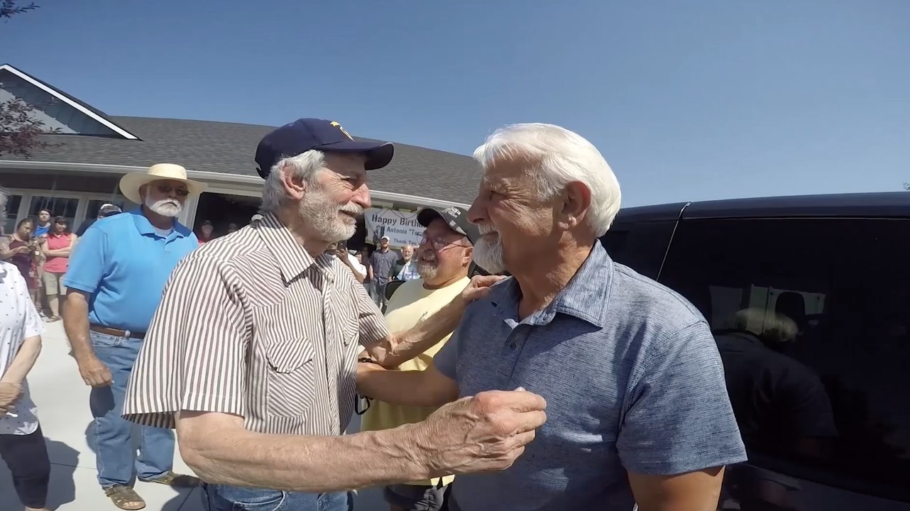 Vietnam Veterans Reunite For First Time Since Battlefield | Happily TV