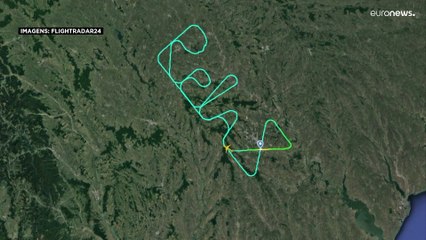 Piloto escreve "Relax" nos céus perto da Ucrânia