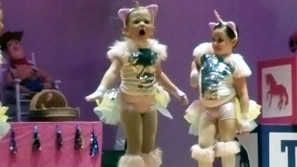 Hilarious Moment Girl Stops Mid-Recital To Tell Off Dad | Happily TV