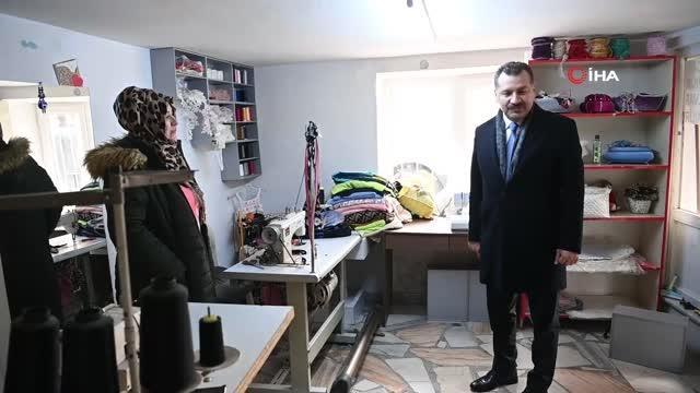Başkan Yılmaz'dan esnaf ziyaret... Tekstil atölyesinde dikiş attı, oklava ile hamur açtı, bağlama dinledi