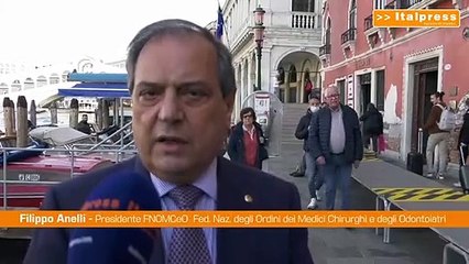 Un vaporetto a Venezia per promuovere la vaccinazione anti Covid