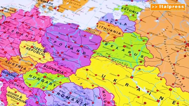 Tensione per i migranti al confine tra Bielorussia e Polonia