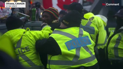 NoComment : la police canadienne se déploie dans les rues d'Ottawa