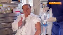 Vaccino, Berlusconi riceve la terza dose