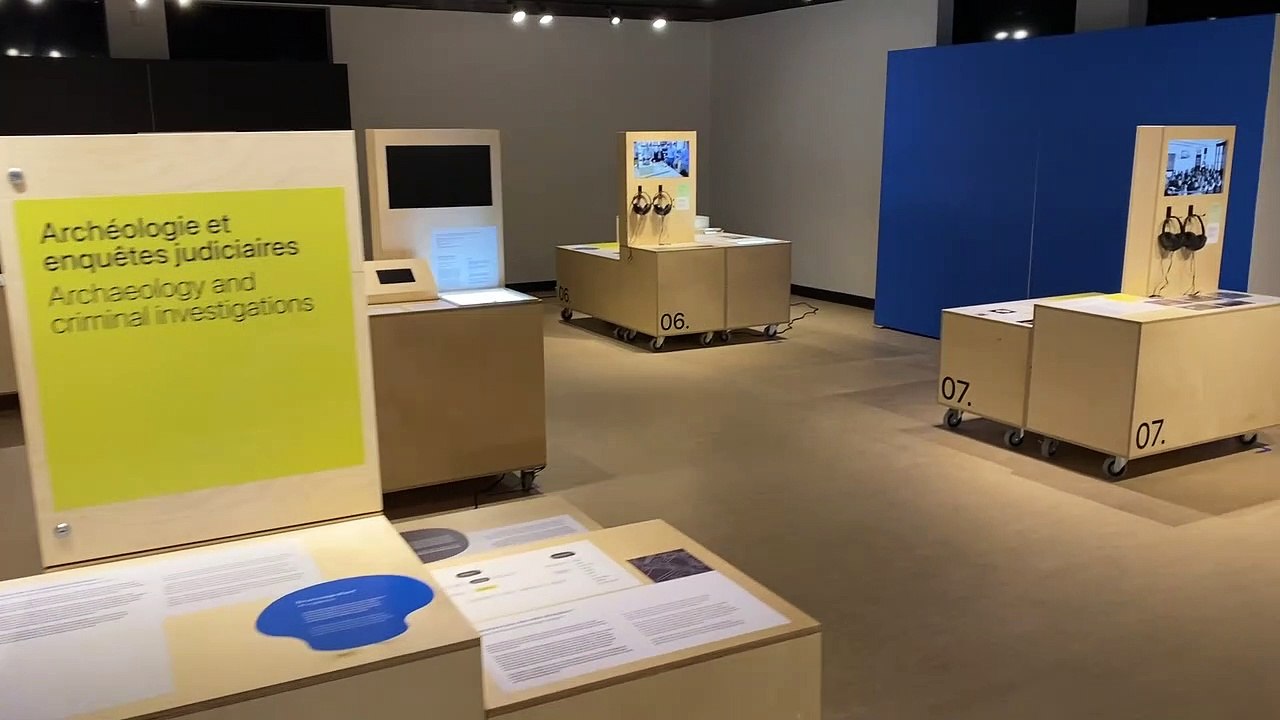 Vue d'ensemble sur l'exposition Archéologie et enquêtes judiciaires.