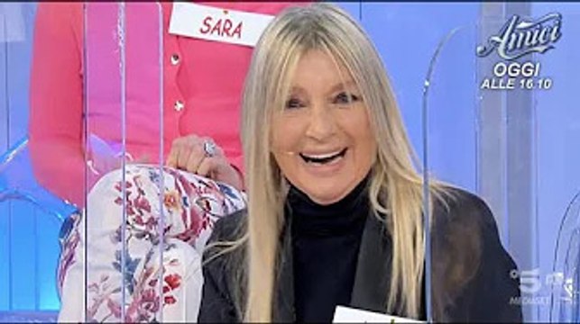 Gemma Galgani umiliata da Nadia a Uomini e Donne: Arrenditi con Massimiliano Gemma Galgani pare da