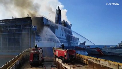 مفقودون وشخصان محاصران بسبب حريق على متن عبارة قبالة سواحل اليونان