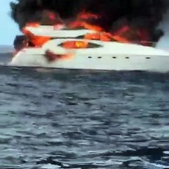 Rescatan 12 de embarcación se incendió en el este