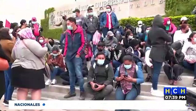 Salud y Educación evalúan casos de maestros y médicos para brindar plazas de trabajo