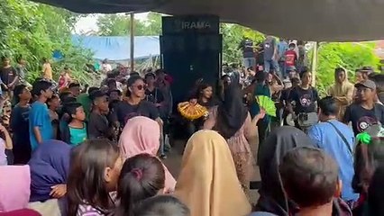 Semua ikut joget hots