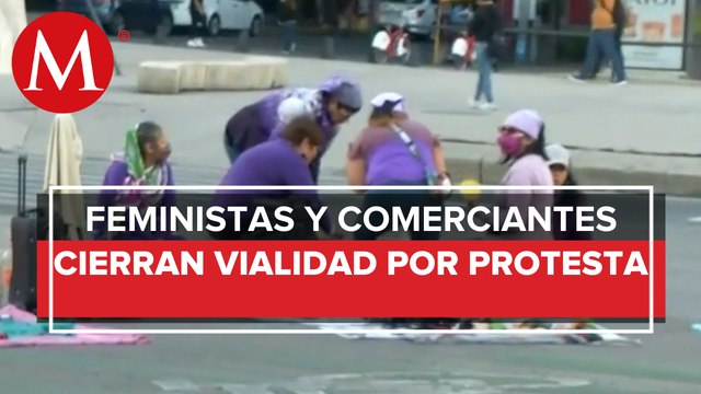 Grupo feminista se une a la protesta de vendedores ambulantes en CdMx