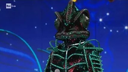 Camaleonte de Il cantante mascherato chi è? Indizi e ipotesi sull’identità del concorrente di Milly