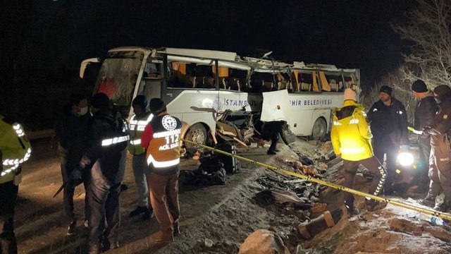 Cenaze yakınlarını taşıyan yolcu otobüsü devrildi: 2 ölü, 27 yaralı