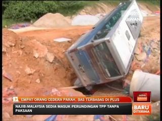 Empat orang cedera parah, bas terbabas di PLUS