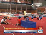 Dua atlet gimnastik pulau sesi latihan
