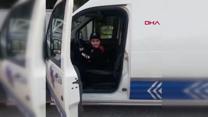 POLİSTEN KORKAN ÇOCUĞA ÜNİFORMA HEDİYESİ