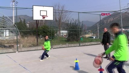 EVE KAPANAN ÖZEL ÇOCUKLARI SPORLA BULUŞTURUYOR