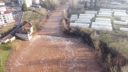 Sağanak ve eriyen kar taşkına neden oldu