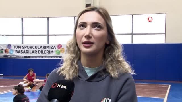 Büşra Yalçın: Hedefimiz Play-Off - Bahçelievler Voleybol Kulübü oyuncusu Halime Akay: - Galatasaray maçı ölüm kalım maçı olacak