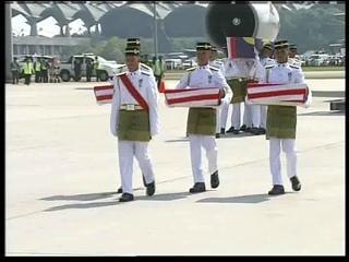 Three urns of MH17 victims carried to hearses