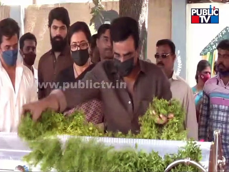 CM Bommai, Sumalatha, Doddanna, Rockline Venkatesh & Many Other Pay Homage To Veteran Actor Rajesh