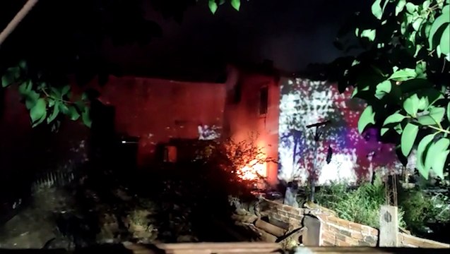 Casa em que mulher morreu carbonizada só tinha uma porta de entrada e saída e grades em todas as janelas