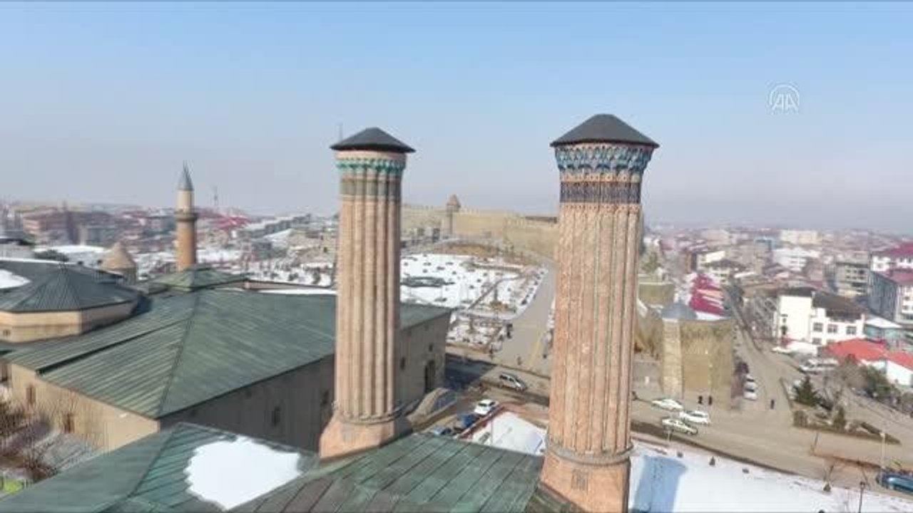 Dağ bisikleti tutkunları "Palandöken Snow Downhill" etkinliğinde buluştu