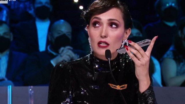 Clamoroso al Cantante Mascherato, Caterina Balivo telefona in diretta