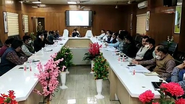 स्वच्छता सर्वेक्षण की तैयारी: आयुक्त बोले...कचरा संग्रहण पर ध्यान दो, आवारा पशुओं पर भी करो सख्ती