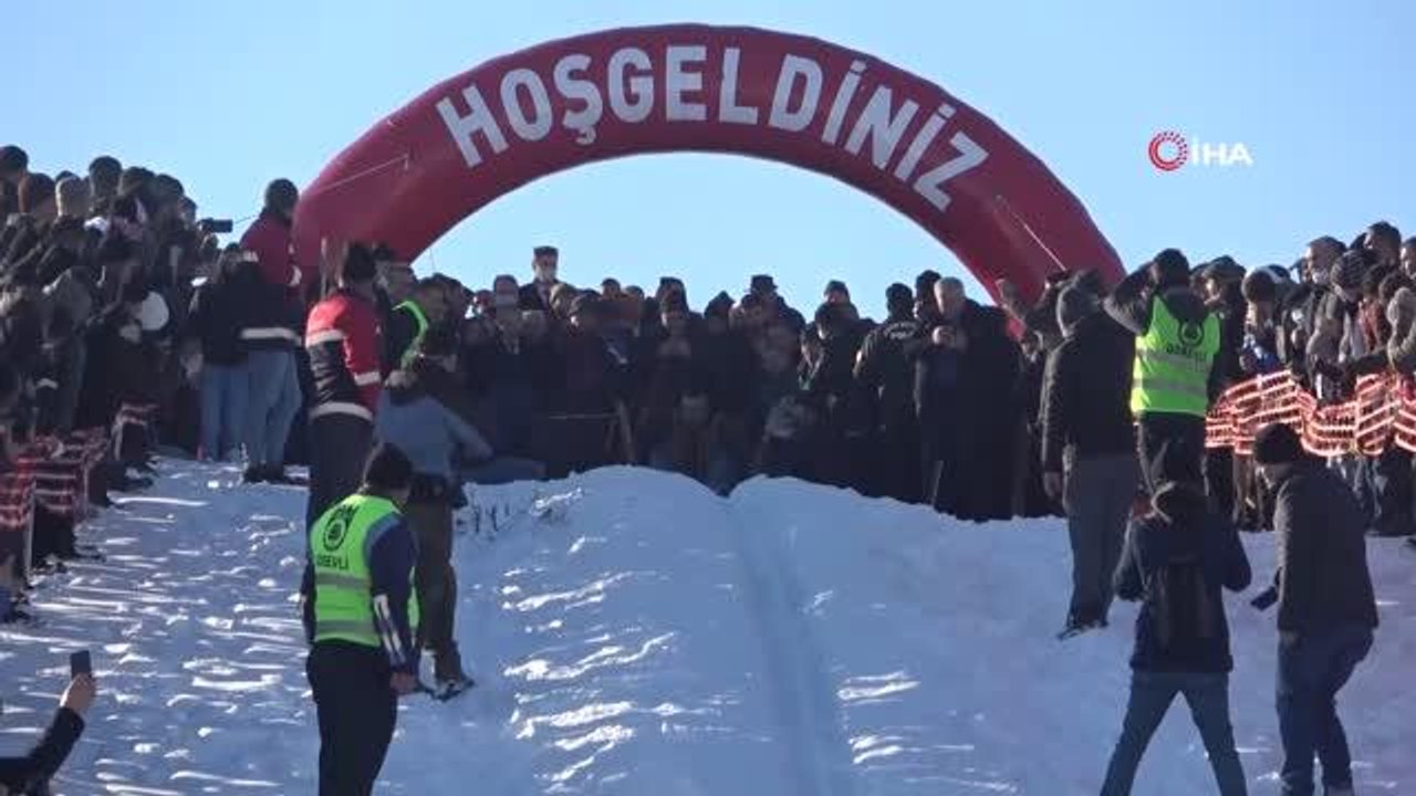 Hızları 110 kilometreyi bulan kızak yarışları büyük heyecana sahne oldu