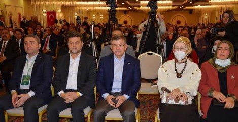 DAVUTOĞLU: KİMSE KİMSENİN PEŞİNE TAKILMIŞ DEĞİL