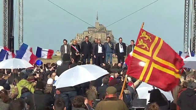 La Marseillaise retentit devant le Mont-Saint-Michel après le meeting d’Éric Zemmour
