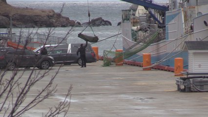 Llegan a puerto los tres supervivientes y siete cuerpos del Villa de Pitanxo